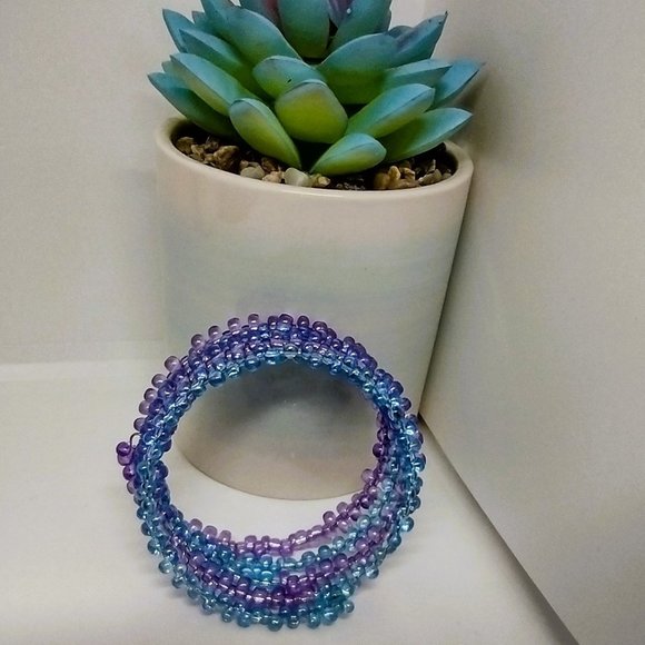 Swarovski Crystal Drop Beads of Lavender and Blue Memory Wire Bracelet - Picture 1 of 3